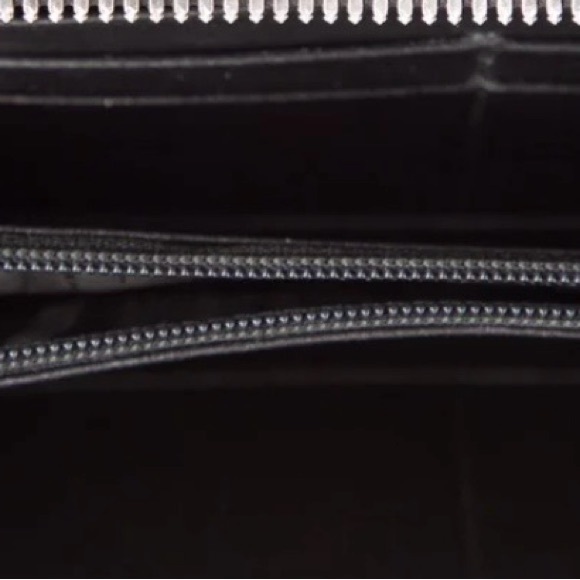 ‼️SALE‼️ Salvatore Ferragamo Black Patent Leather Double Gancini Clutch Wallet - Picture 4 of 6